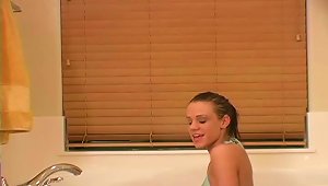 Addison St. James Finger Fucking Her Pussy In Soapy Bath