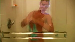 Check Out How Jessie Shaves Her Hands In The Shower