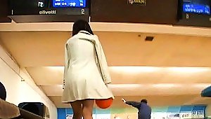 Saki Tsuji  Exposed At The Bowling Alley And Groped
